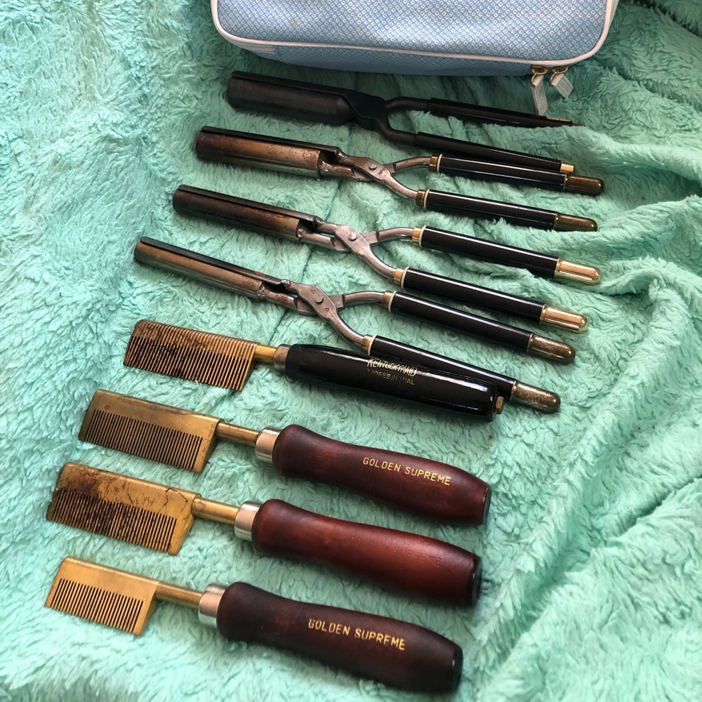 Hot tools for hair. Curlier and comb.